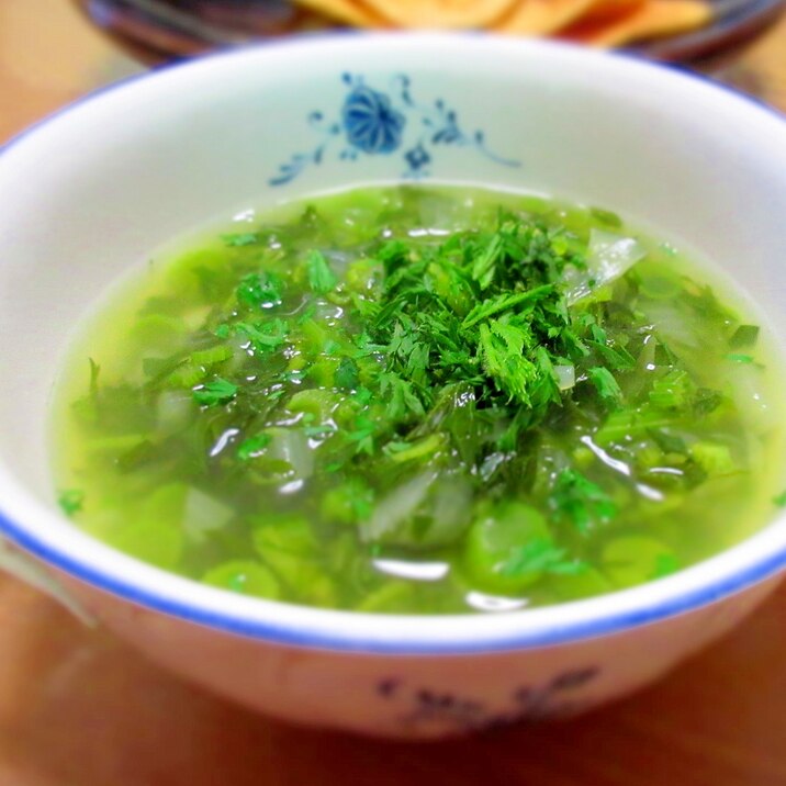 にんじんの茎と葉っぱのスープ
